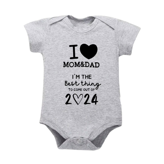 Mysig babybody i bomull – Jag älskar mamma & pappa