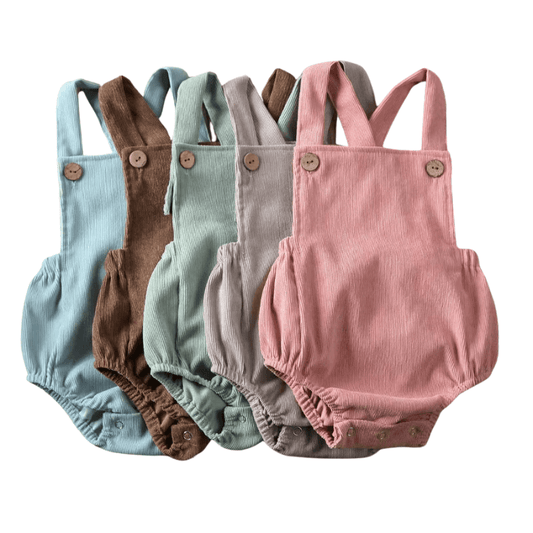 Söt babyromper med hängslen – Trendig och bekväm